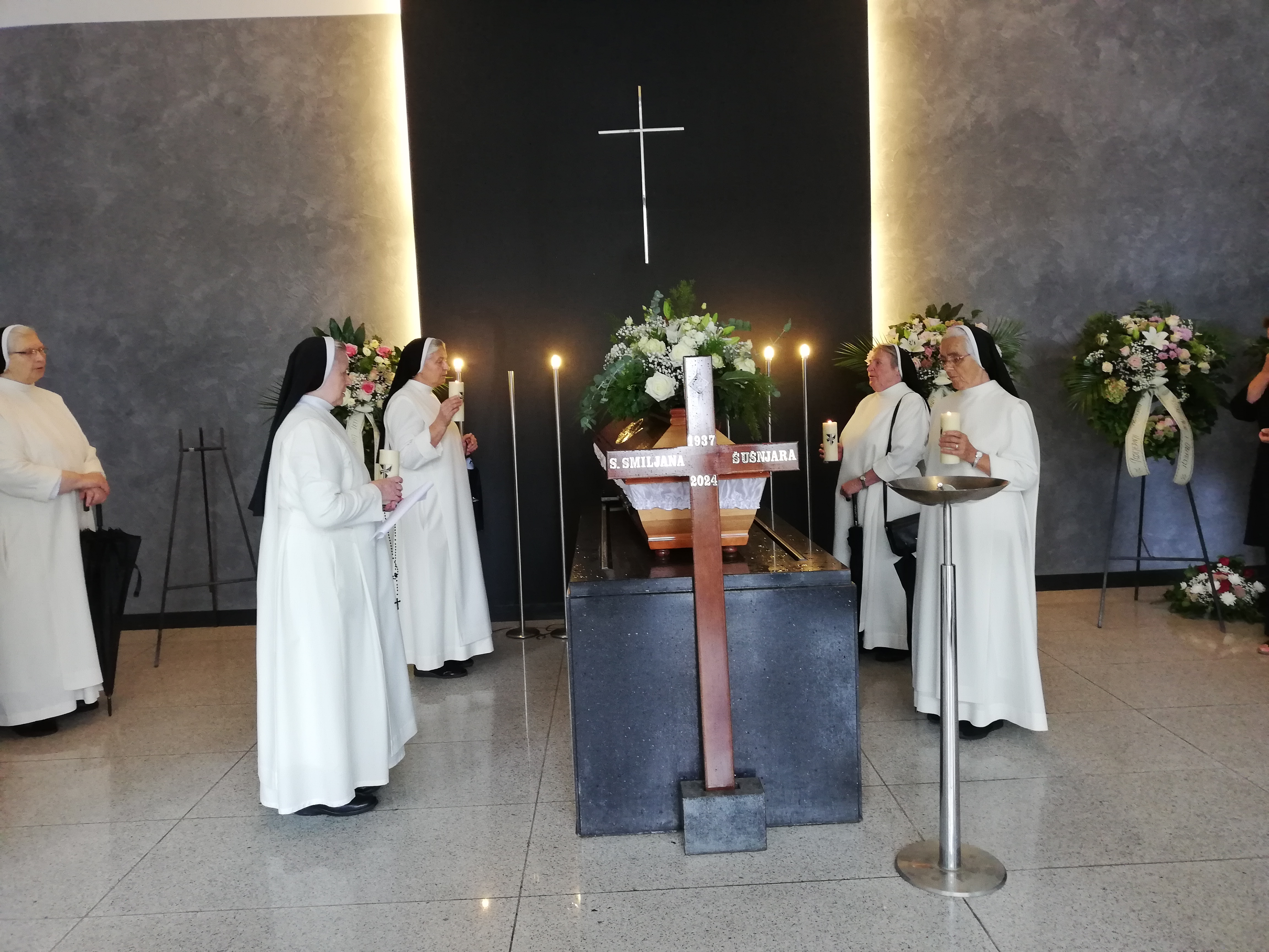 Sprovod s. Smiljane Šušnjara – DOMINIKANKE