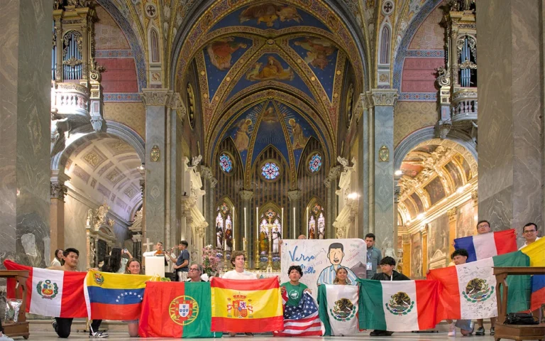 Tisuće mladih okupljeno oko Pier Giorgia Frassatija u crkvi Santa Maria sopra Minerva